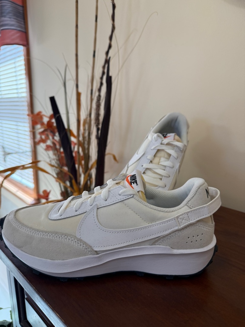 Nike waffle Debut Sneakers -like new! Size 7